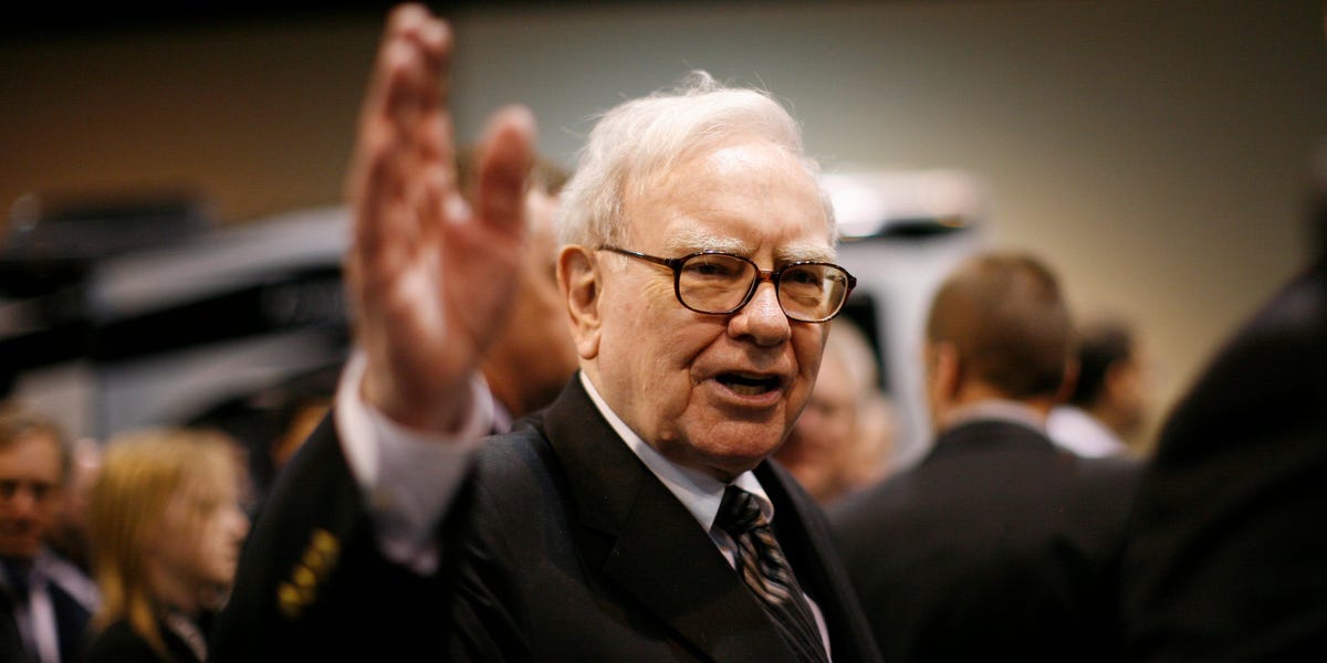 I was in the room for Warren Buffett's surprise interview. The mood swung from excited to grim, then hopeful. - Business Insider